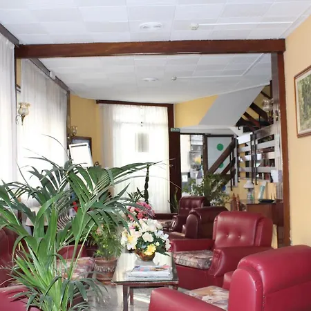 Olympia فندق 2*